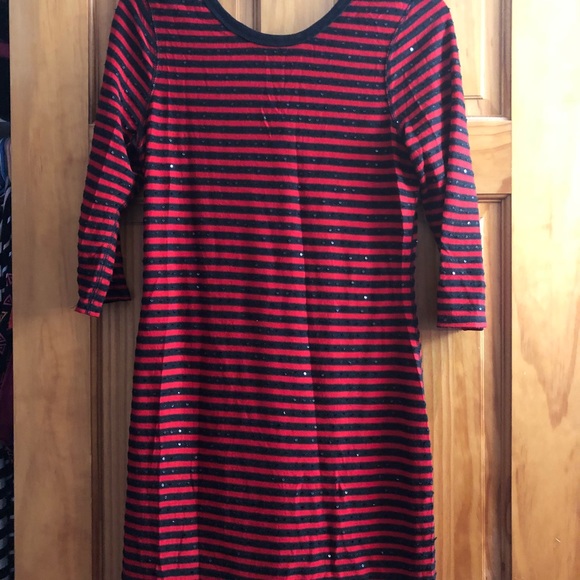 Dresses and shirts - Picture 3 of 8